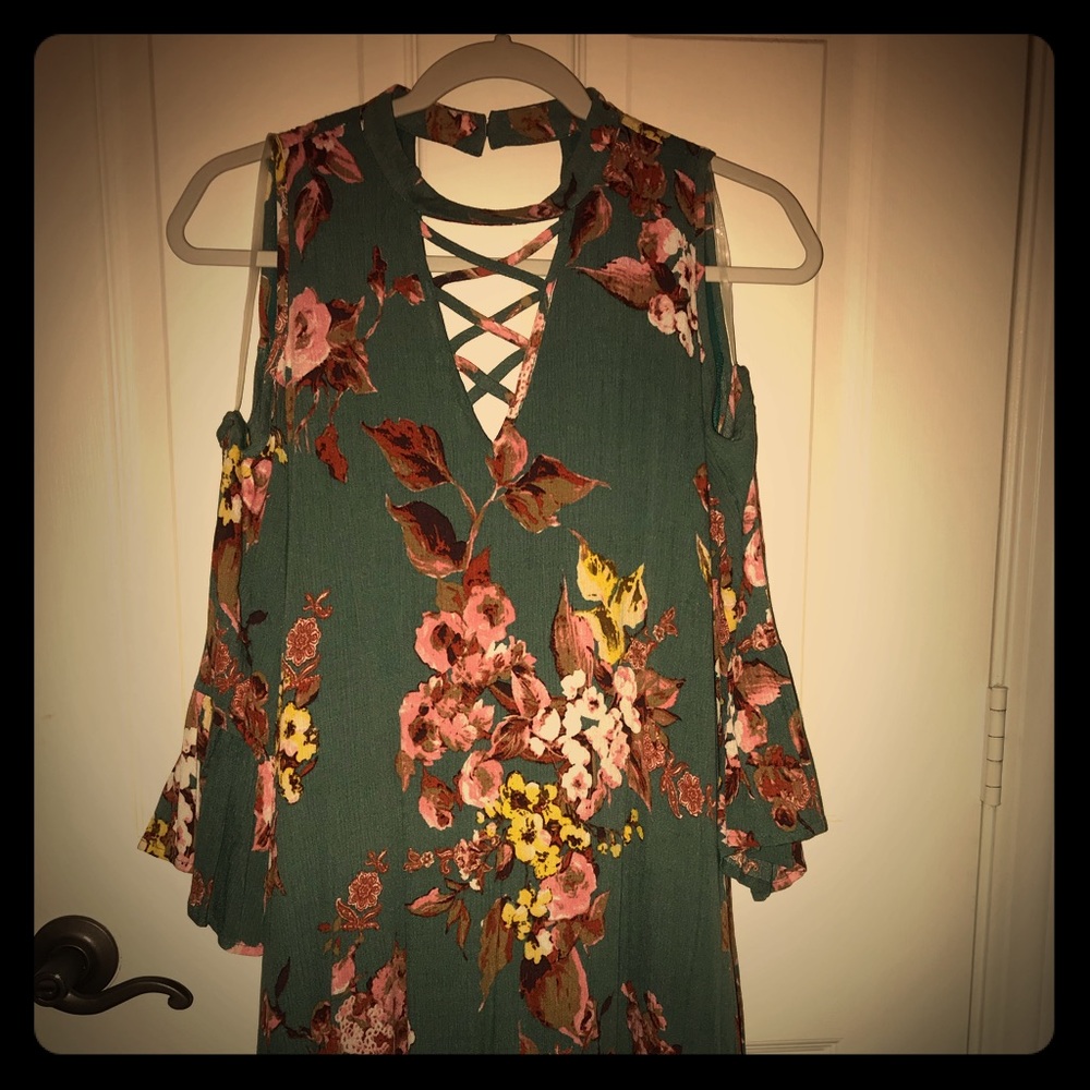 Super Cute Dress With Cold Shoulder Sleeves!
